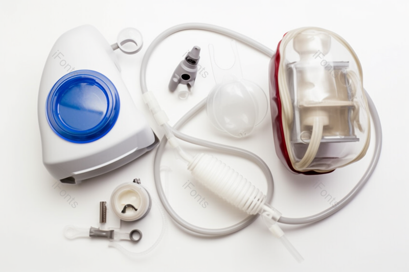 白底肺部医院医生用呼吸面罩吸入的医疗设备白桌上的雾化器,高清,摄影图,摄影图片,图片大全,摄影图免费下载